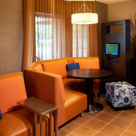 Courtyard Cleveland Airport South Hotel Middleburg Heights Bagian luar foto