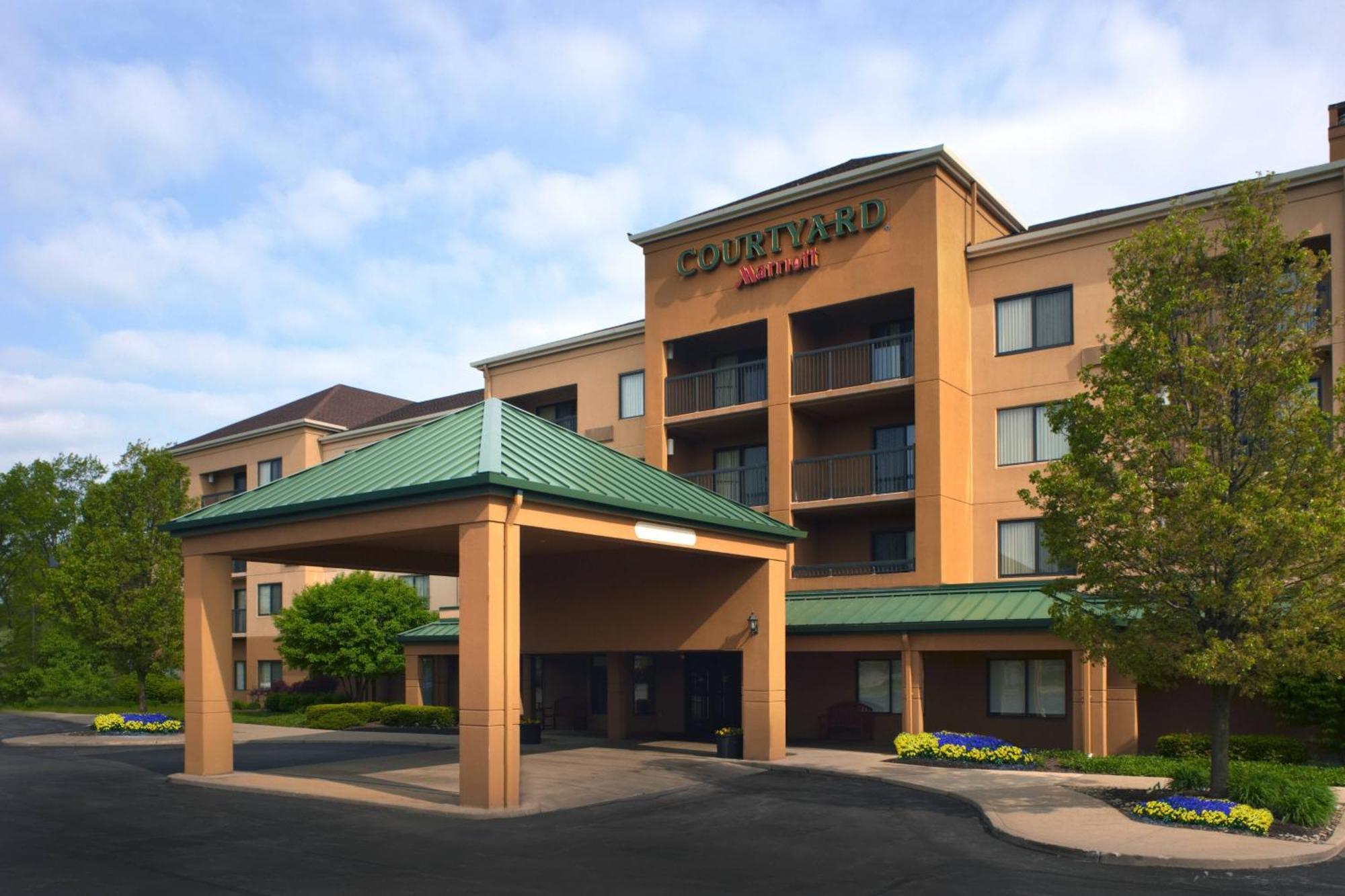 Courtyard Cleveland Airport South Hotel Middleburg Heights Bagian luar foto