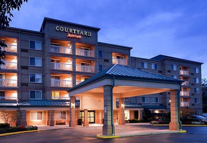 Courtyard Cleveland Airport South Hotel Middleburg Heights Bagian luar foto
